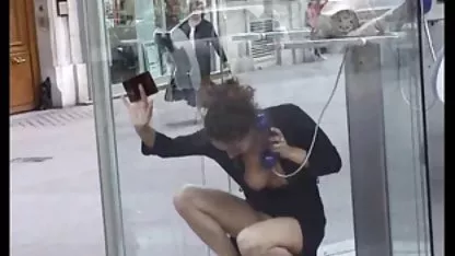 Perra afeitado coño, follada videos pornomexicanas a sí misma con una máquina-herramienta y chupó la polla