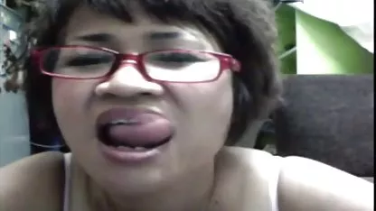 Un joven, sexy mexicanas teniendo relaciones mujer Asiática cayó en manos de un pervertido que ataron, poner algo de basura en su coño y empezó a enjuagar su coño con agua