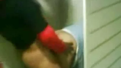 Violeta se masturba colegialas mexicanas cogiendo su coño
