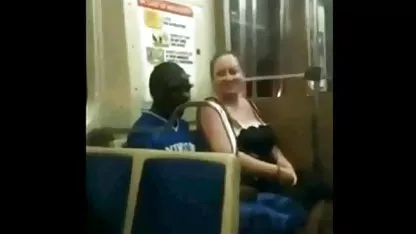 Perra amareurmexicano gorda acaricia sus tetas y el coño