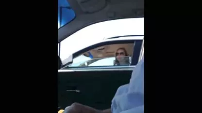 Blondie se sentó a orinar en un campo maduras mexicanas sexo de maíz y comenzó a acariciar su coño