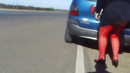 La entretiene a sí misma con un vibrador juguete xnnxmexicanas