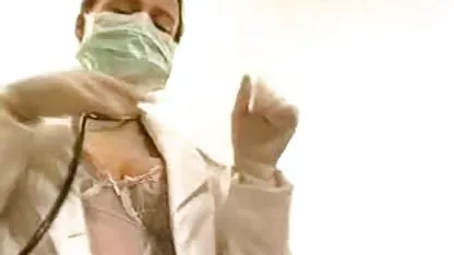 Níger relojes porno y se masturba borrachas mexicanas cogiendo su polla en una silla