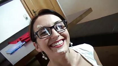 Tio pono casero mexicano se folla a su amante en la habitación