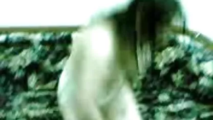 Le disparó a su amante doble penetracion a mexicana en la cámara como ella se folla a su gallo fino