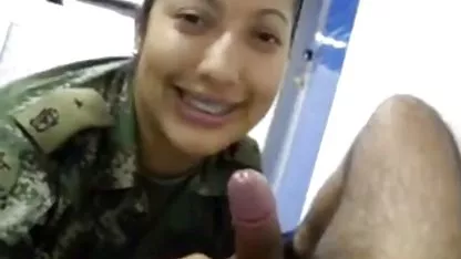 Bonita perra aspirado esperma de dos xxx cornudos mexicanos pollas negras