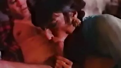 Tio se lamió los dedos de las patas, y el bebé masturbarme zoofilia mexicana xxx con sus pies