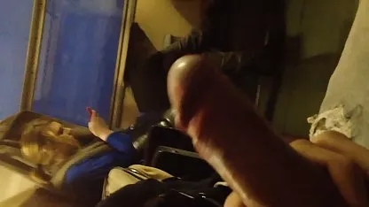 Lujuriosa puta digitación coño mexicana gimiendo en la cabina