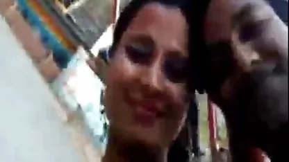 La perra encendí la cámara y no le dijo a su marido sobre ella, cogiendo con mexicanas luego se sentó en su cara con un coño y comenzó a ahogar