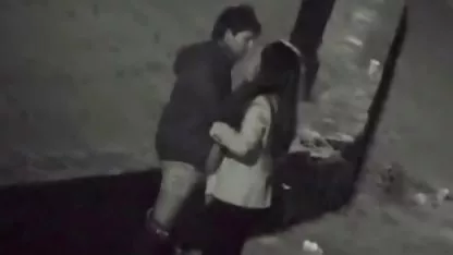 Un hombre yace en el suelo en un gran salón, y una rubia se sienta videos caseros de mexicanas en la parte superior de él. Cutie palos de un miembro en un agujero, luego en otra, y luego completamente chupa. Su culo es realmente agradable, redondo y elástico
