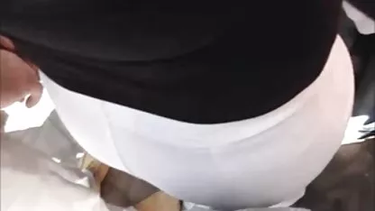 Dulce nena orinando en un mexicanas xvideos lugar público