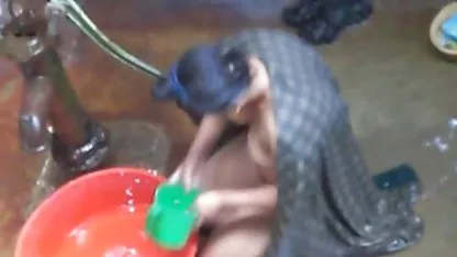 Las piernas mexicanas hablando sucio abiertas delante de una polla joven
