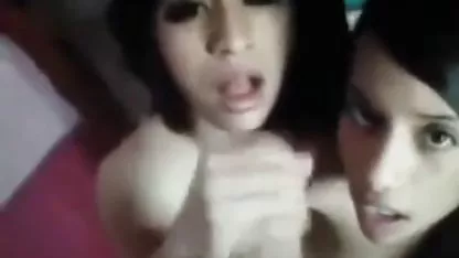 La chica realmente quiere morritas mexicanas peludas mear, un poco más y la orina fluya hacia abajo por sus piernas